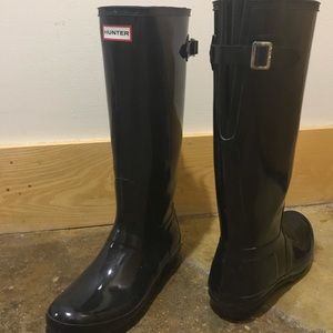 Black patent hunter rain boots
